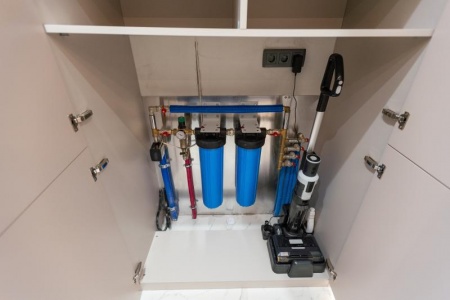 Pourquoi installer une fontaine à eau dans vos bureaux, avantages et conseils pratiques